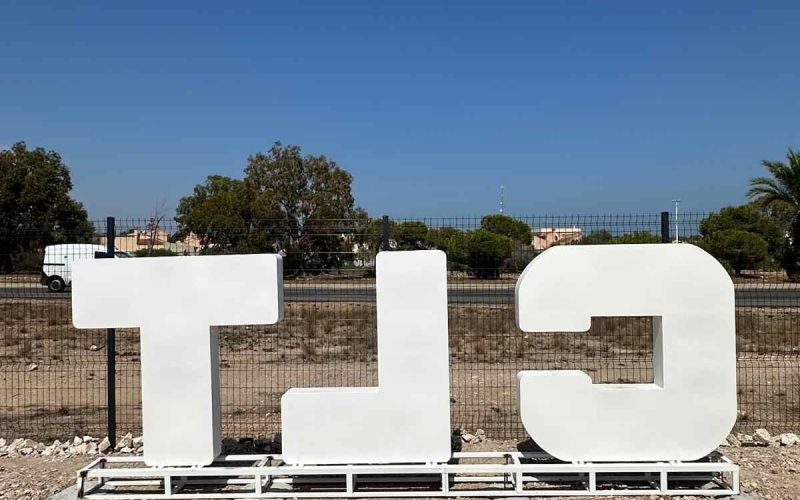 Letras metálicas a medida para rótulos y decoración comercial
